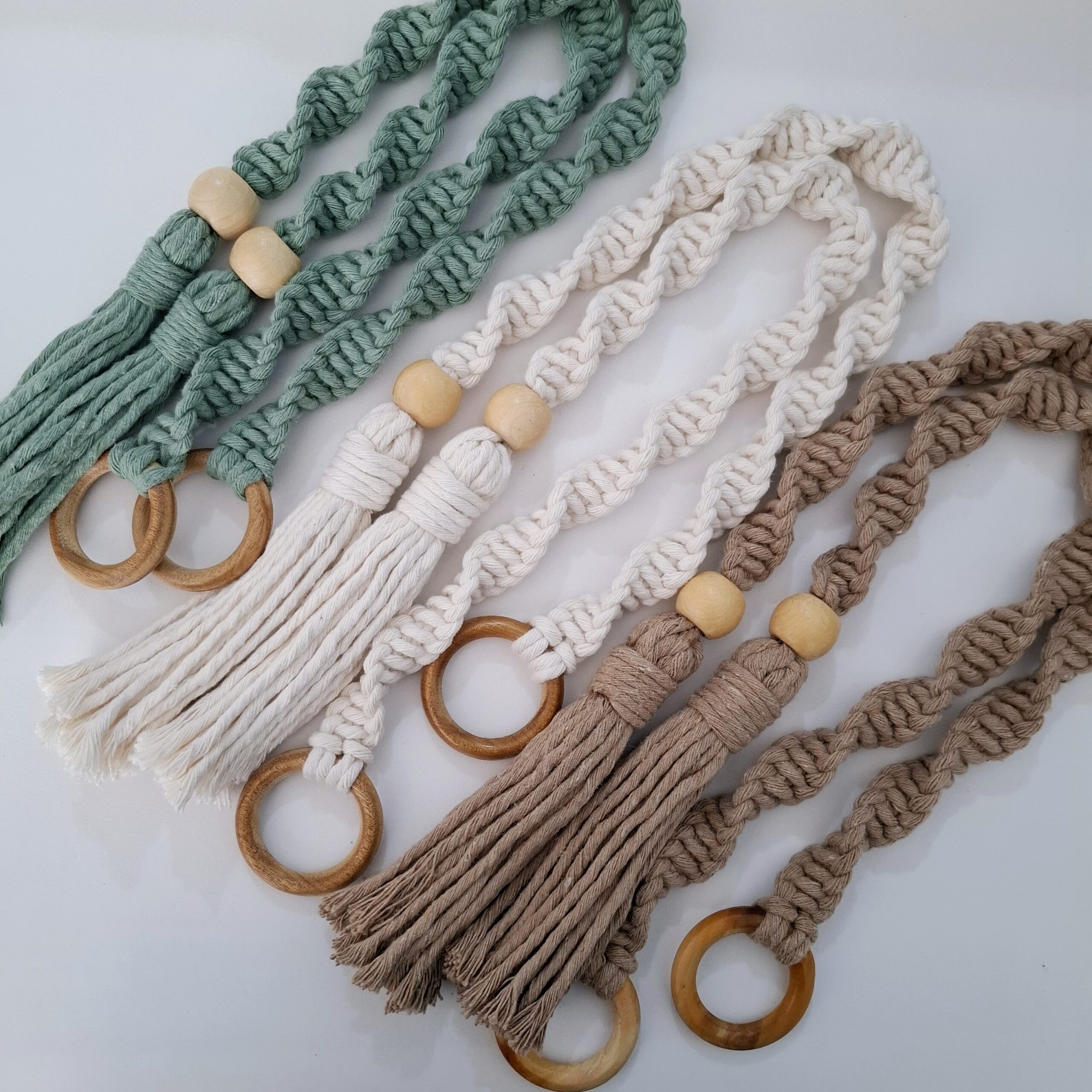 2 Prendedores de cortinas em Macramé